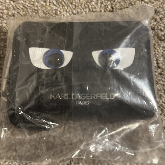 NEW Karl Lagerfeld Black Faux Patent Leather Compact Wallet - Picture 3 of 4